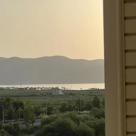 Sunrise Sea & Mountain Vista Apartment