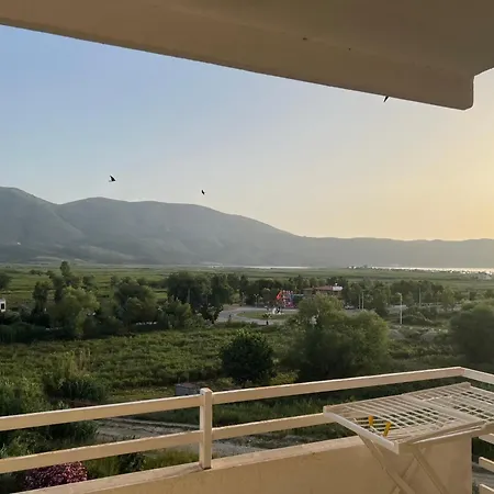 Sunrise Sea & Mountain Vista Apartment *